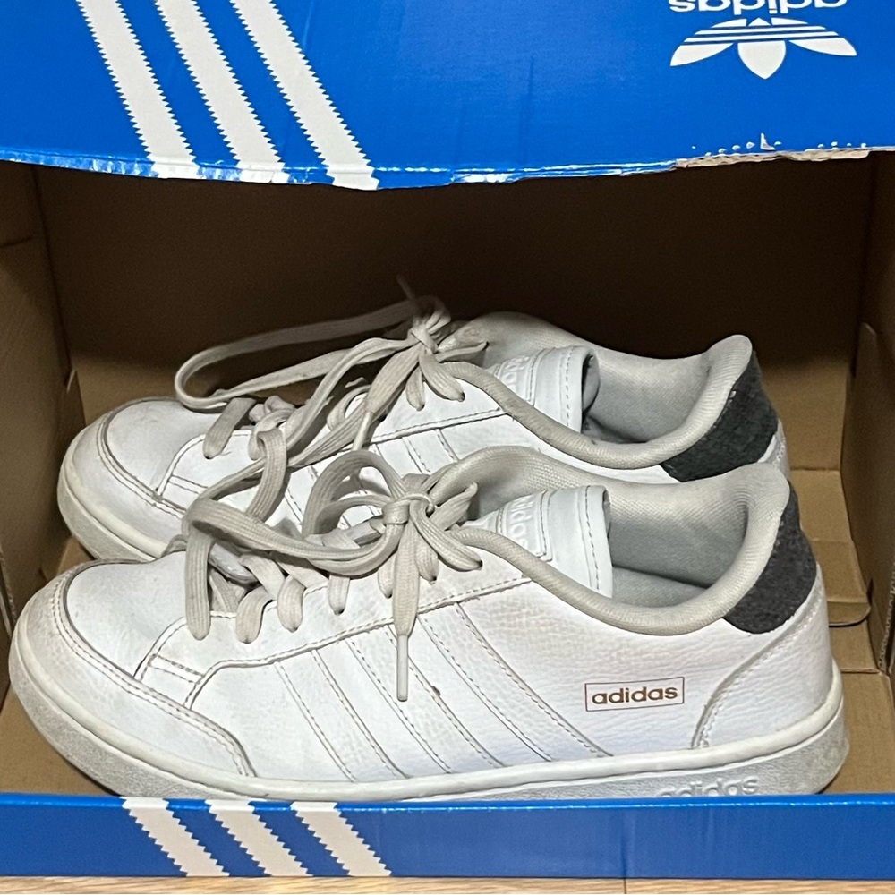 Adidas women’s White Sneakers